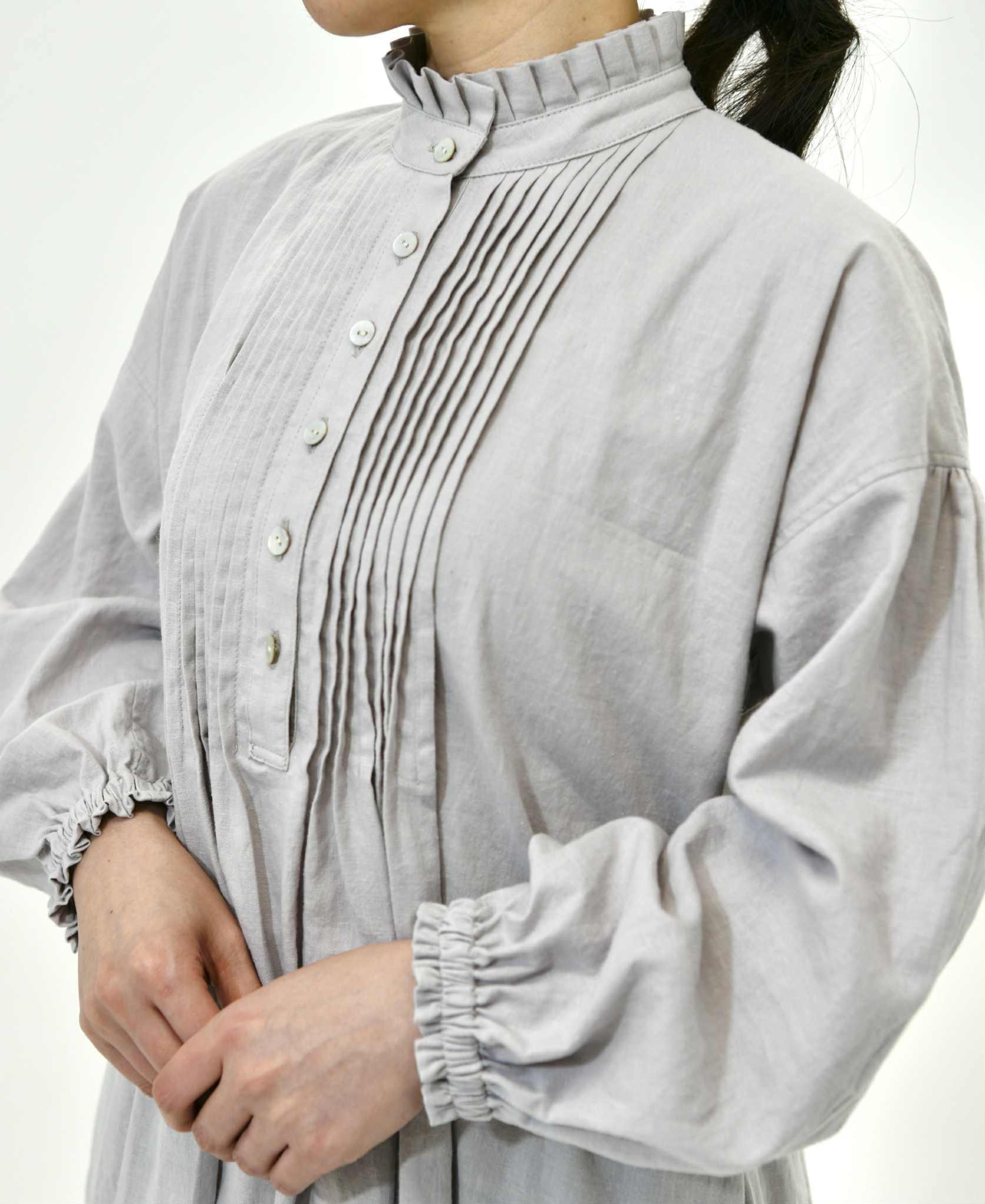 スタンドフリル襟ピンタックワンピース(選べる30色) | 3枚目